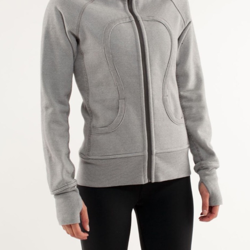 Lululemon Scuba Hoodie
Sidewalk/Silver
Approx Size 10
